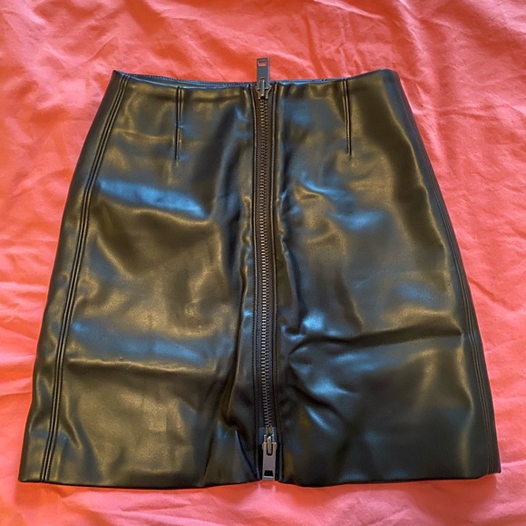 Aritzia Talula Zip Faux Leather Skirt - Picture 3 of 5